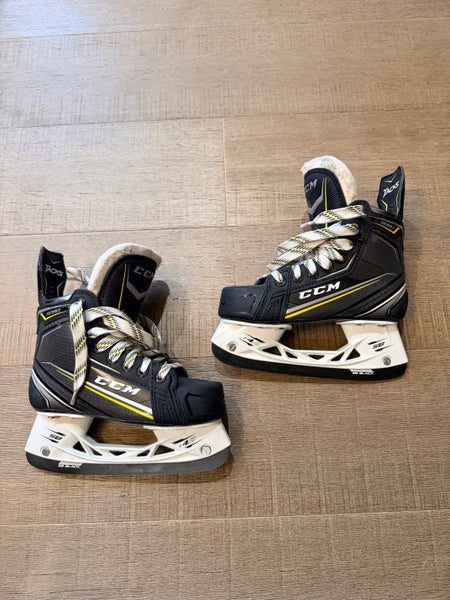 CCM Tacks 9080 Hockey Skates Regular Width Size 2 (Used)