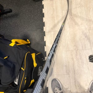 Senior Warrior Alpha LX Pro Right Handed Hockey Stick Mid Pattern 85 Flex Pro Stock (Used)