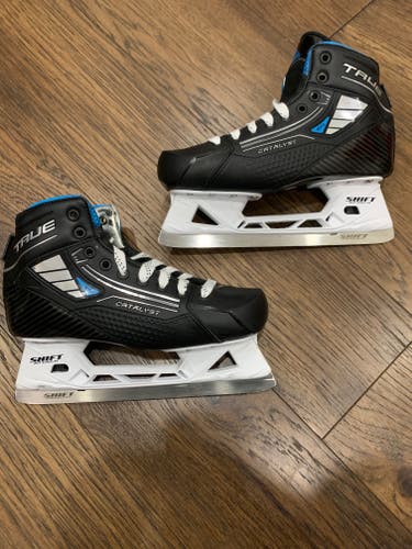 LIKE NEW True Catalyst 5X4 Hockey Goalie Skates Extra Wide Width 8.5 (Used)