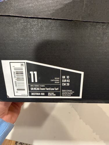 (D1 Issued) White Men's Size 11.0 Adult UA NCAA Team Yard Low Turf Shoes (New)