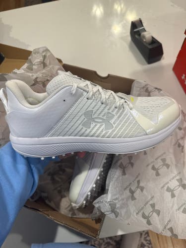 (D1 Issued) White Men's Size 11.0 Adult UA NCAA Team Yard Low Turf Shoes (New)