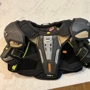 CCM AS-V Shoulder Pads Junior Large