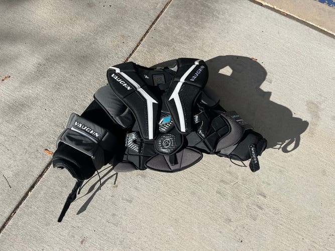 Medium Vaughn Velocity V9 Goalie Chest Protector (Used)