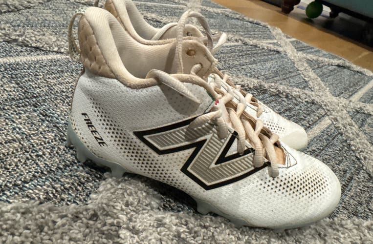 Kids 3Y (Big Kids / Youth) Youth New Balance Freeze 4.0 Mid Top (Used)