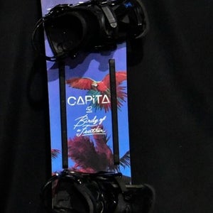 CAPITA BIRDS OF A FEATHER SNOWBOARD SIZE 142 CM WITH MEDIUM BINDINGS