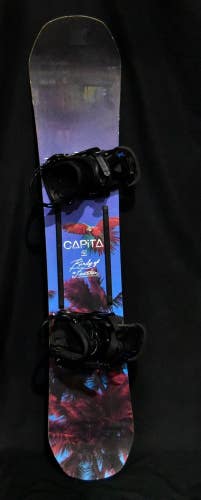 CAPITA BIRDS OF A FEATHER SNOWBOARD SIZE 142 CM WITH MEDIUM BINDINGS