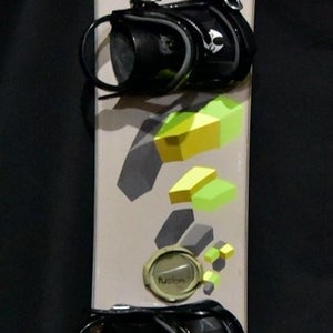 FUSION SNOWBOARD SIZE 167 CM WITH EXTRA LARGE BINDINGS