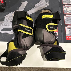 Hockey elbow pads