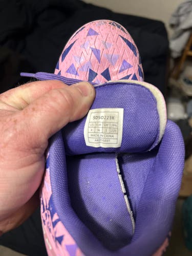 Kid's 4Y (Big Kids / Youth) Turf Cleats (Used)