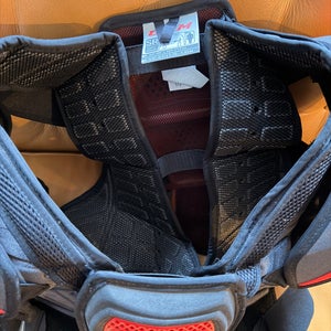 Men's Large Senior CCM U+ Shoulder Pads (New)