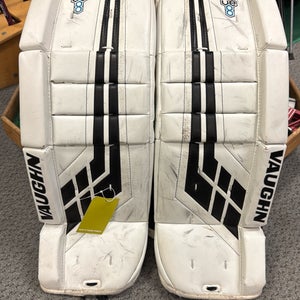 24" + 2" Vaughn Velocity VE8 YTH (Used) Youth Goalie Leg Pads ice hockey goal