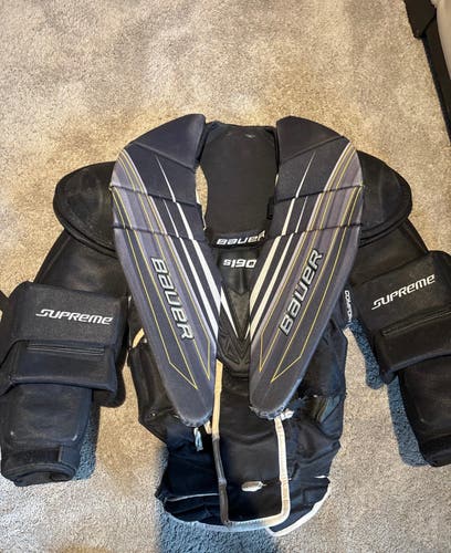XL Bauer Supreme S190 Goalie Chest Protector (Used)