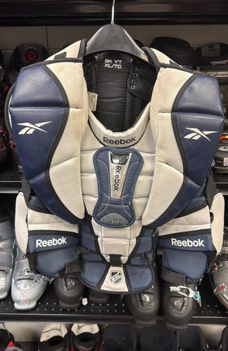 YTH XL Reebok 9K (Used) Youth ice hockey goal Goalie Chest Protector body armour