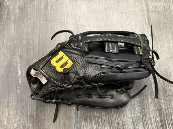 Wilson A950 RH softball Glove 14" (Used like new)