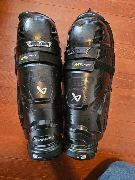 Intermediate Bauer Supreme M5 Pro 14" Shin Pads (Used)