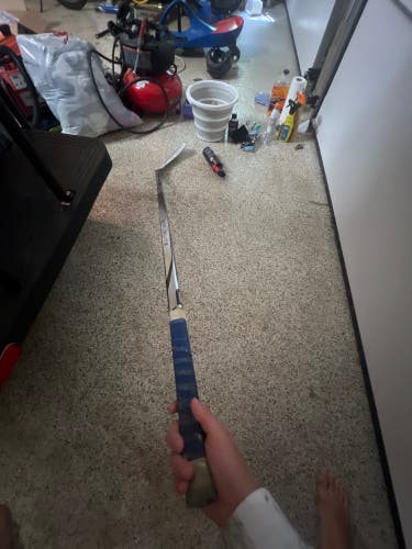 Intermediate Bauer Vapor Hyperlite 2 Right Handed Hockey Stick P92 65 Flex (New)