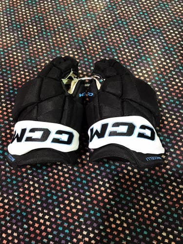 Lightly Used CCM Utah Maccelli HGPJSPP Gloves 13" Pro Stock (Used)