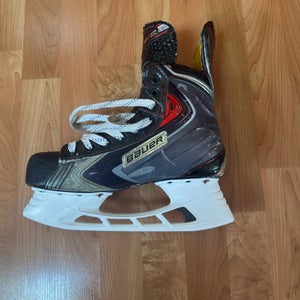 2014 Bauer Vapor X100 Hockey Skates Regular Width Pro Stock 7 (Used)