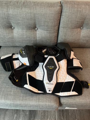 Large Senior CCM Tacks Pro Shoulder Pads (Used)