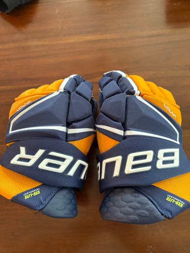 Bauer Vapor Hyperlite Gloves 14" (Used)