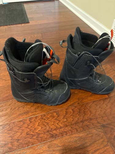 Men's Size M 11.0 (W 12.0) Burton Moto Snowboard Boots Soft Flex Freestyle (Used)