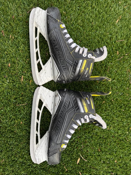 2022 Bauer Supreme M4 Hockey Skates Regular Width Size 4.5 (Used)