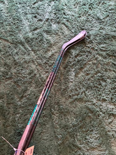 2 Pack - New Intermediate Bauer Twitch Hockey Stick RH P28 55 Flex | 63"