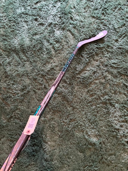 New Intermediate Bauer Twitch Hockey Stick RH P28 55 Flex | 63"