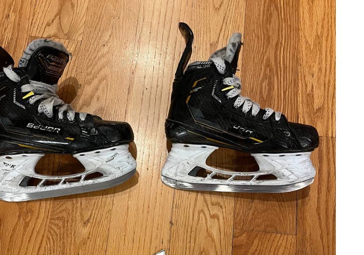 2024 Bauer Supreme M5 Pro Hockey Skates Regular Width Size 2.5 (Used)
