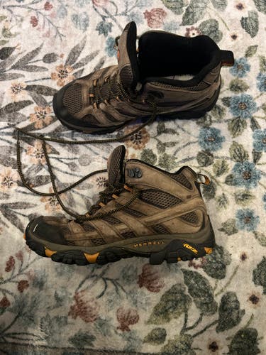 Men's Size M 8.5 (W 9.5) Adult Boots (Used)