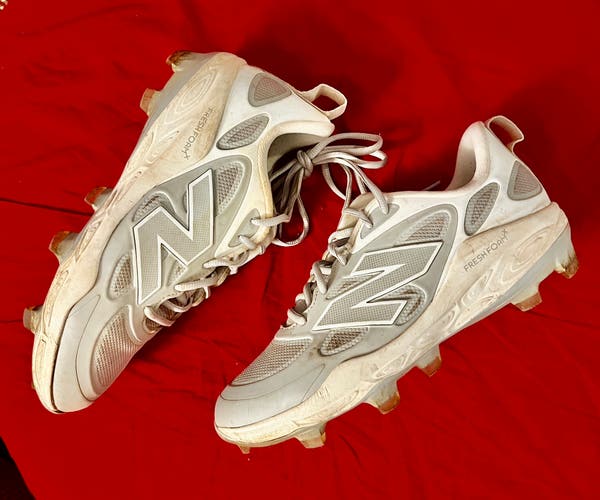 Men's Size M 7.5 Adult New Balance Low Top Molded Cleats (Used)