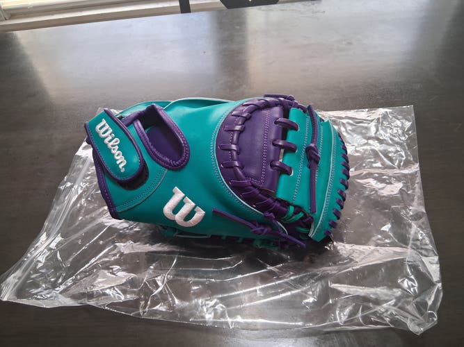 Catcher's RH Wilson A2000 PF33 Baseball Glove 33" (New)