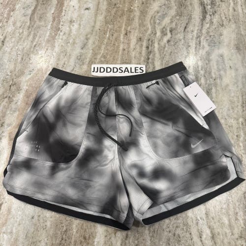 Nike Running Division Breathe Dri-FIT ADV 4'' Running Shorts Large HJ4150-010
New with Tags