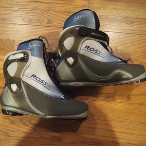 Skate Women's Size 6.0 Rossignol Saphir Cross Country Ski Boots (Used)
