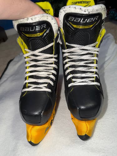 2022 Bauer Supreme M4 Hockey Skates Regular Width 8.5 (Used)