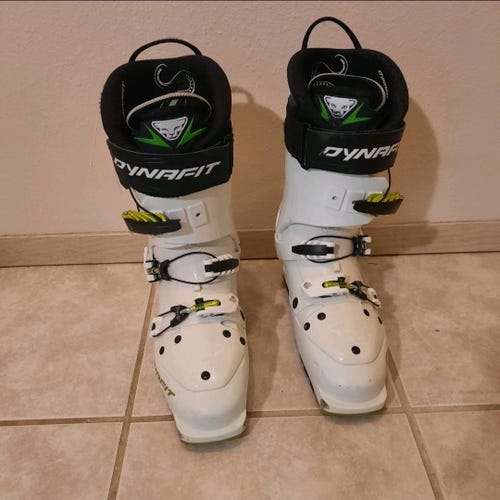 Mondo 26 & 26.5 Women's Dynafit Alpine Touring Neo PX CR Ski Boots Medium Flex