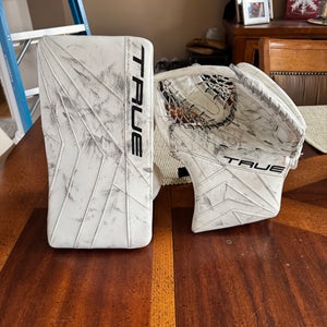 2025 True Catalyst 7x3 - Glove and Blocker Set -Regular (Used)