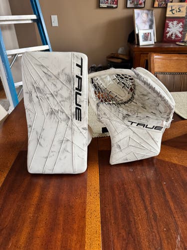 2025 True Catalyst 7x3 - Glove abd Blacker Set -Regular (Used)