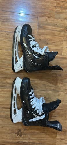 Used Bauer Regular Width Pro Stock Size 10.5 Vapor Hyperlite Hockey Skates