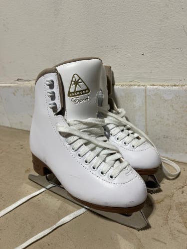 Jackson Ultima Figure Skates B Junior 2 (Used)