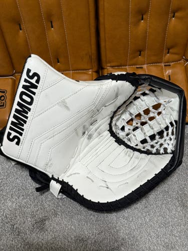 USED Simmons 1082 580 Glove - White