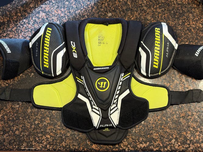 Small Senior Warrior Alpha DX3 Shoulder Pads (Used)