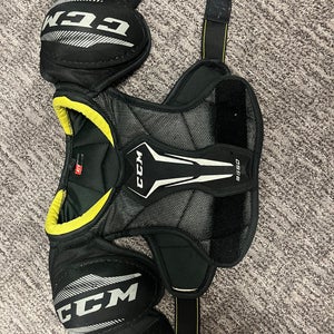 Men's Medium Youth CCM Tacks 9550 Shoulder Pads (Used)