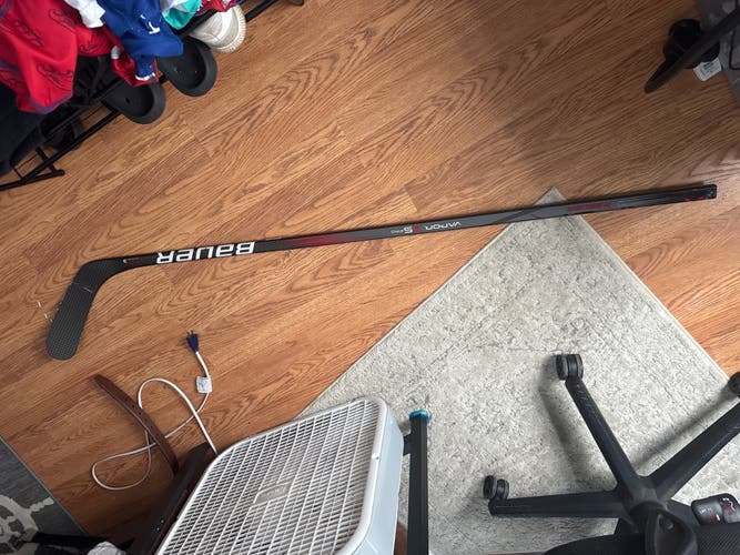 Intermediate Bauer Vapor X5 Pro Left Hand Hockey Stick P92 65 Flex (Used)