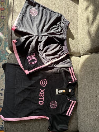 Messi Inter Miami Kit Youth NWT