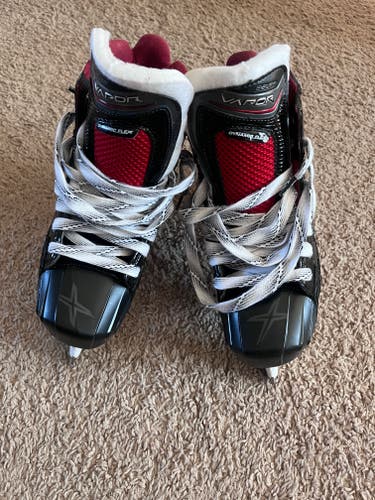 Bauer 1x Hockey Goalie Skates Regular Width Size 5.5 (New)