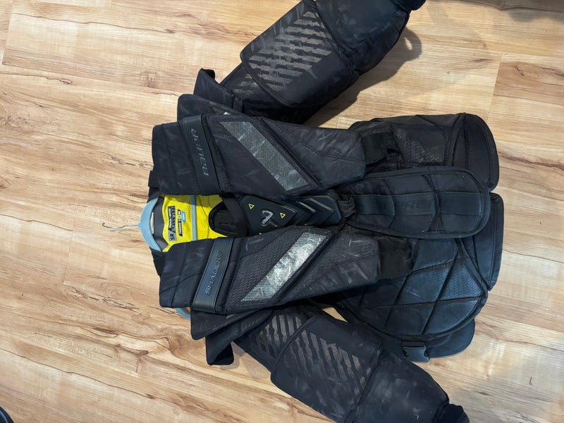 Medium Bauer Shadow Goalie Chest Protector (Used)