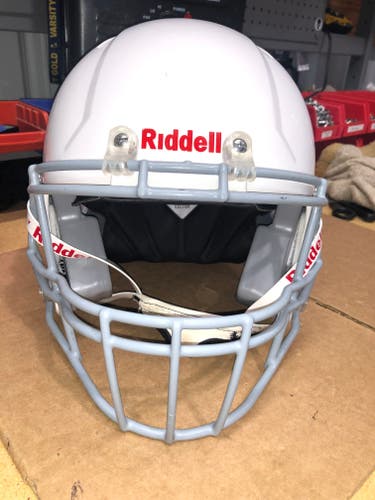 USED RIDDELL VICTOR i YOUTH HELMET - XL - WHITE