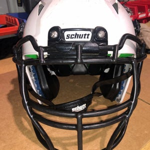 USED YOUTH VENGEANCE A3 - SMALL - WHITE