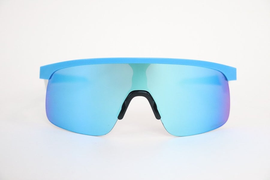 Oakley Resistor Prizm 0J9010-25231 23 READ Broken Lens